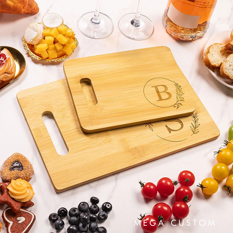 Personalized Engraved Garland Initial Charcuterie Cutting Board with Handle Wooden Bread Serving Board Cutting for Baking Lover Gift