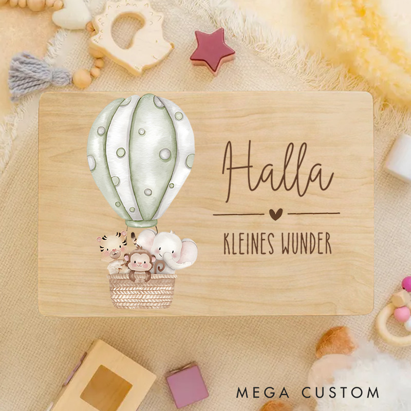 Personalized Hot Air Balloon with Cute Animals and Heartwarming Details for a Delightful and Cherished Memory Box