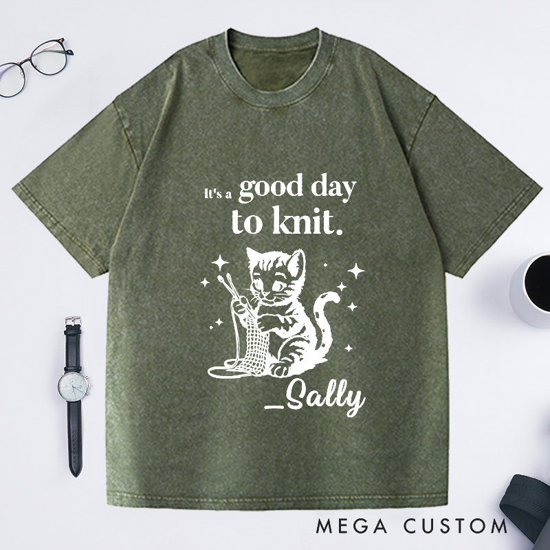 Personalized It’s a Good Day to Knit Cute Knitting Cat Washed T-Shirts Gift for Knitter Retro Yarn Lover Tee Cat Mom T-Shirt Clothing for Women