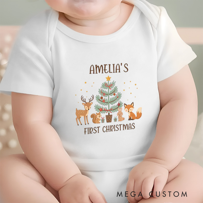 This baby onesie and bodysuit is designed for your baby's first Christmas, featuring a minimalist nature-inspired Christmas tree and forest animal design that creates a fresh and natural holiday atmosphere. Inspired by the beauty of nature, it allows your