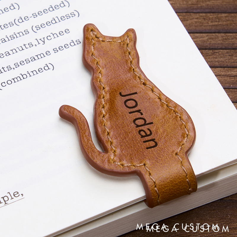 Personalized Leather Cat Bookmark Magnetic Bookmark Custom Name Engraved Page Marker Gift for Readers and Cat Lovers Elegant Animal-Shaped Book Accessory  