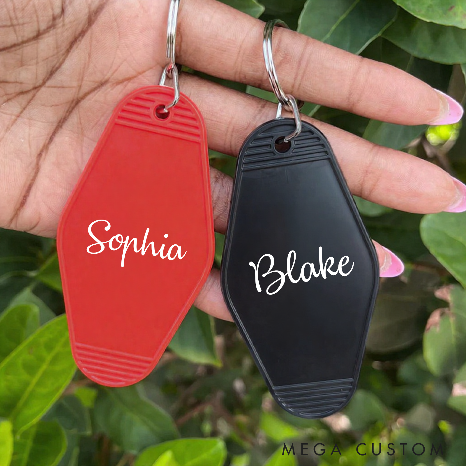 Personalized Retro Motel Keychain with Custom Name Engraving Vintage-Inspired Key Tag for Everyday Use  