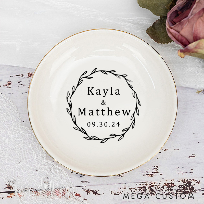 Personalized Circular Leaf Wreath Wedding Engagement Gold-Trimmed Ring Dishes