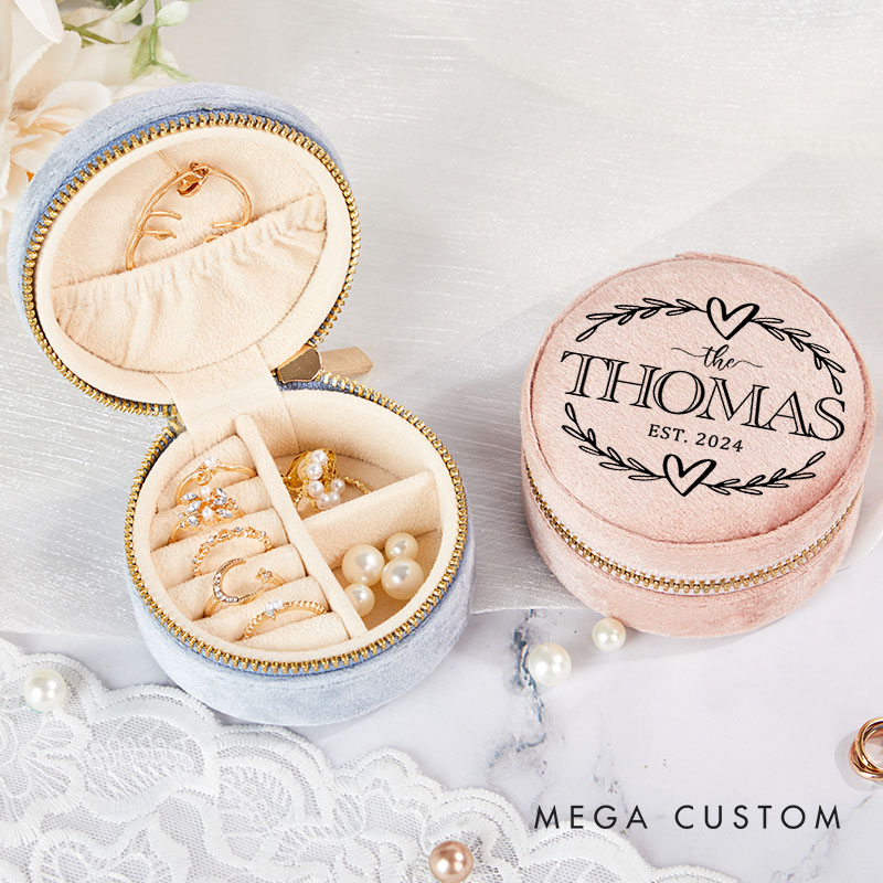 Personalized Laurel Branches and Hearts Anniversary Round Velvet Jewelry Box for Wife