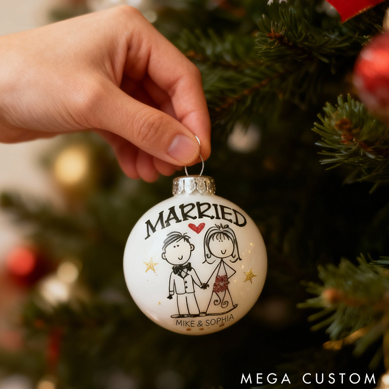 Personalized Mr and Mrs Married Christmas Ball Ornament Custom Newlyweds Name Hand-Painted Xmas Ball First Christmas Gift for Husband Wife