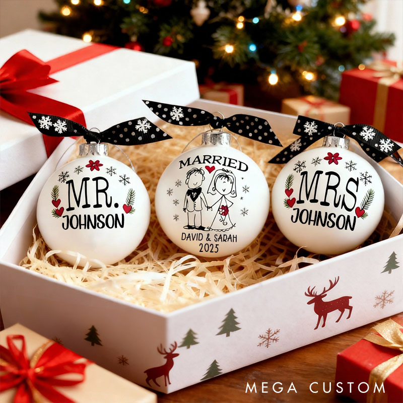 Personalized Married Christmas Bulb Custom Mr & Mrs Wedding Gift Ball  for Couple Christmas Ball Ornament Holiday Couple Gift Wedding Gift