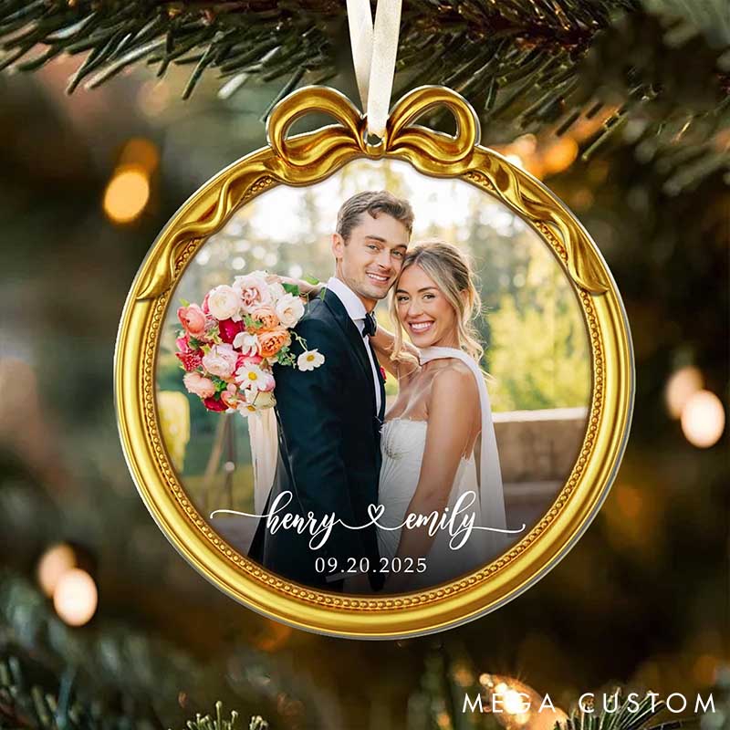 Personalized Couple Photo Gold Bow Frame Acrylic Christmas Ornament Newlyweds 2D Flat Printed Xmas Ornament from Picture First Christmas Married Gift