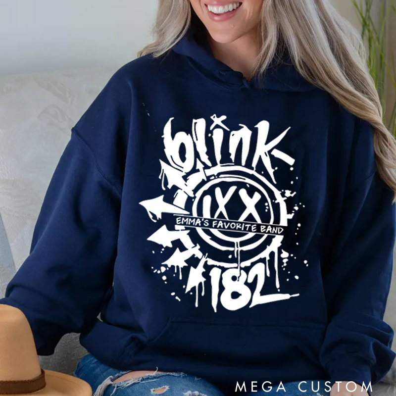 Personalized Classic Hoodies Bold Graffiti Smiley Face Graphic T Shirt Perfect for Pop Punk and Alternative Rock Fans Hoodie