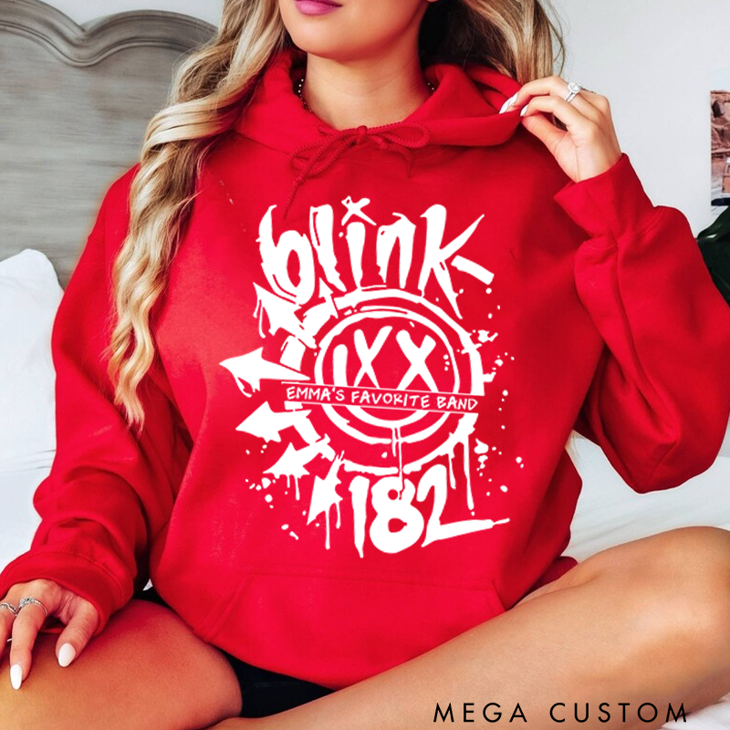 Personalized Classic Hoodies Bold Graffiti Smiley Face Graphic T Shirt Perfect for Pop Punk and Alternative Rock Fans Hoodie