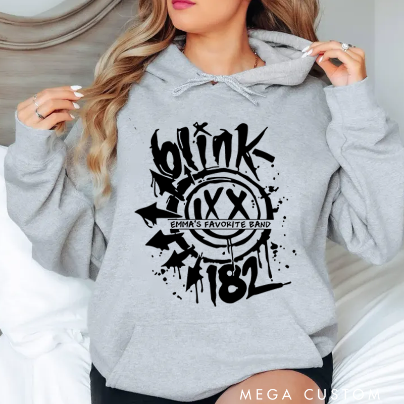 Personalized Classic Hoodies Bold Graffiti Smiley Face Graphic T Shirt Perfect for Pop Punk and Alternative Rock Fans Hoodie