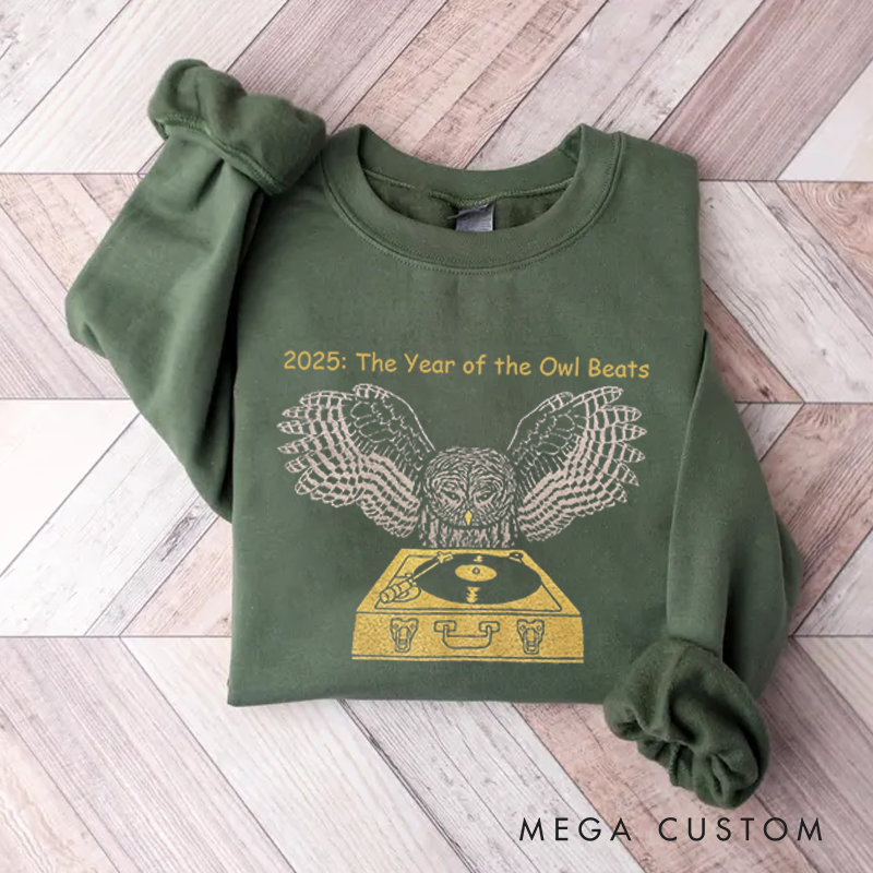 Personalized Classic Sweatshirts DJ Owl Record Bird Feathers Retro Spinning Chartreuse Turntable Awesome Music Sweatshirt