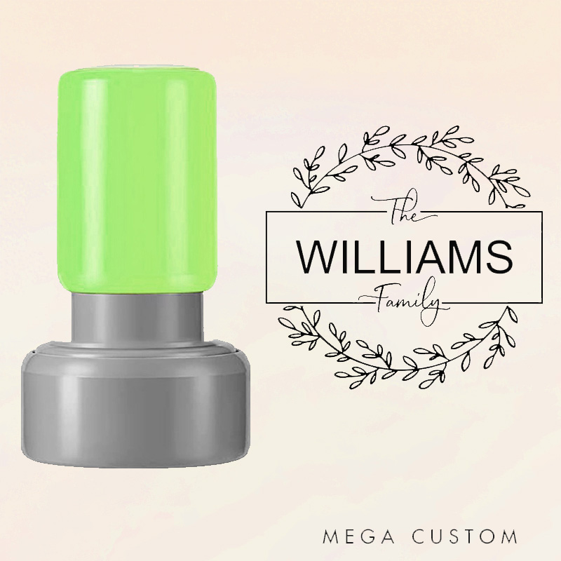 Personalized Round Housewarming Stamp Custom Family Name Wreath Design Decorative Stamp for New Homeowners Crafting Invitations and Keepsakes