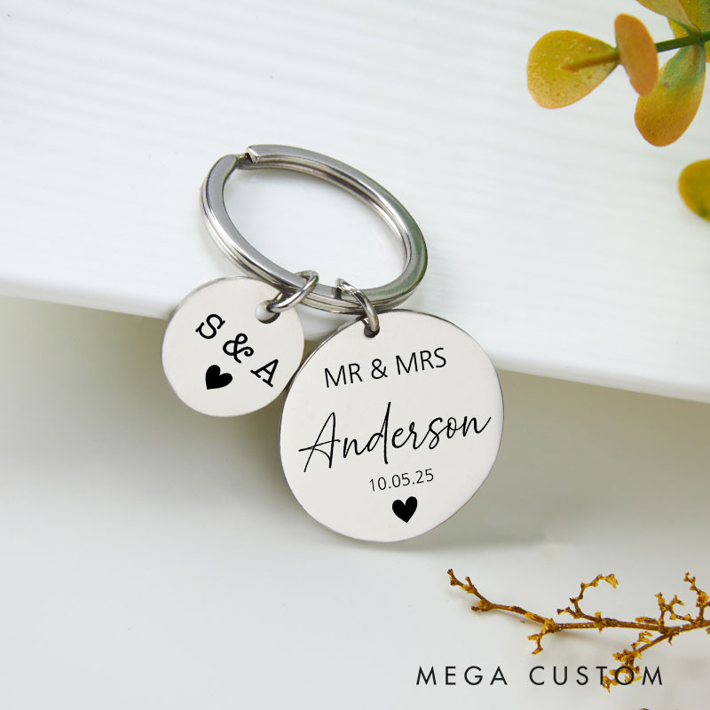 Personalized Mr and Mrs Anniversary Micro Keychain Engraved Name Keychain for Couple Anniversary Valentine's Day Keychain for Her Him