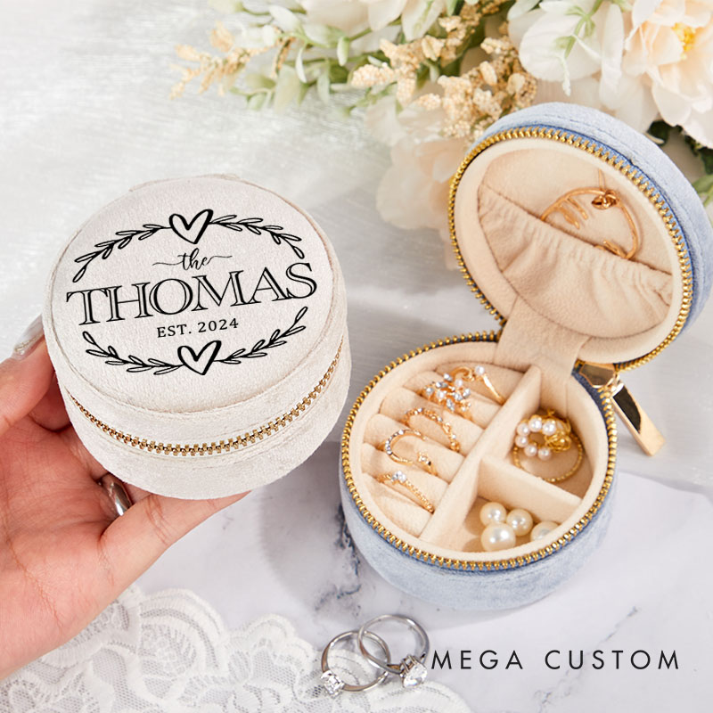 Personalized Laurel Branches and Hearts Anniversary Round Velvet Jewelry Box for Wife