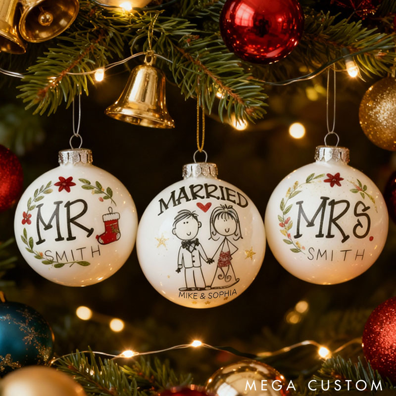 Personalized Mr and Mrs Married Christmas Ball Ornament Custom Newlyweds Name Hand-Painted Xmas Ball First Christmas Gift for Husband Wife