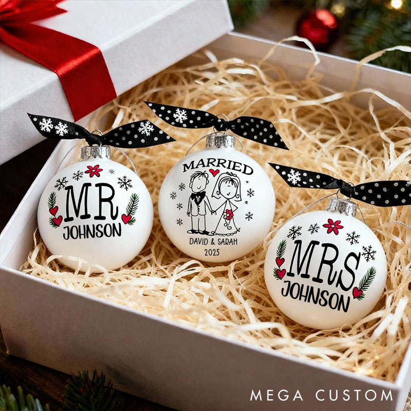 Personalized Married Christmas Bulb Custom Mr & Mrs Wedding Gift Ball  for Couple Christmas Ball Ornament Holiday Couple Gift Wedding Gift