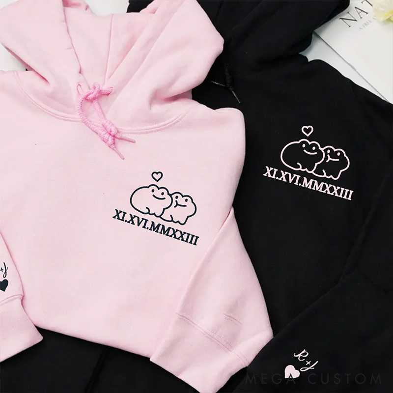 Personalized Couple Cute Frog Hoodie Costom Initial Date Matching Hoodie Anniversary Gift for Couple Wife Husband Gift for Girlfriend Boyfriend