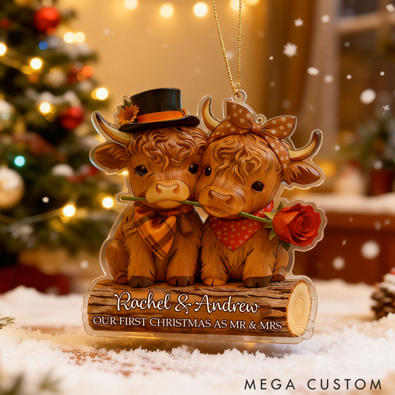 Personalized Couple 2D Flat Printed Faux Wood Highland Cow Acrylic Christmas Ornament Newlywed Xmas Ornament Christmas Gift for Farm Animal Lovers