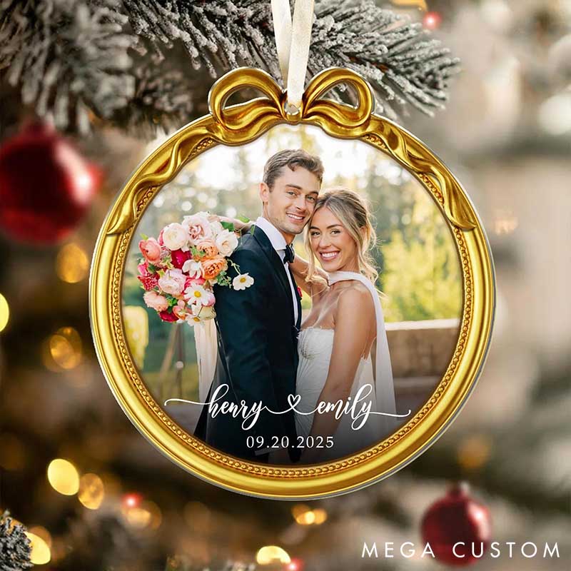 Personalized Couple Photo Gold Bow Frame Acrylic Christmas Ornament Newlyweds 2D Flat Printed Xmas Ornament from Picture First Christmas Married Gift