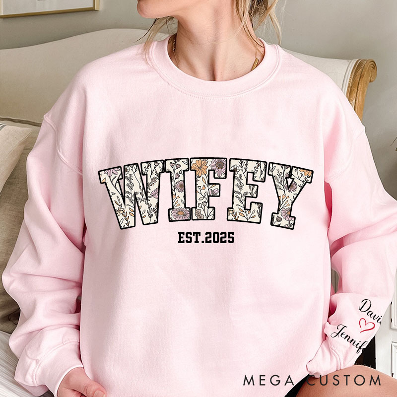 Personalized Wildflowers Wifey Sweatshirt Floral Sweatshirt for Couples Valentine Anniversary Gift Top Sweatshirt for Wife