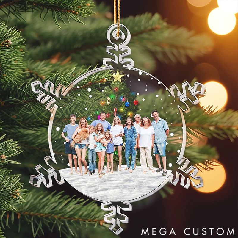 Personalized Christmas Snowflake Ornaments with Family Photos Bring a Heartwarming Holiday Surprise