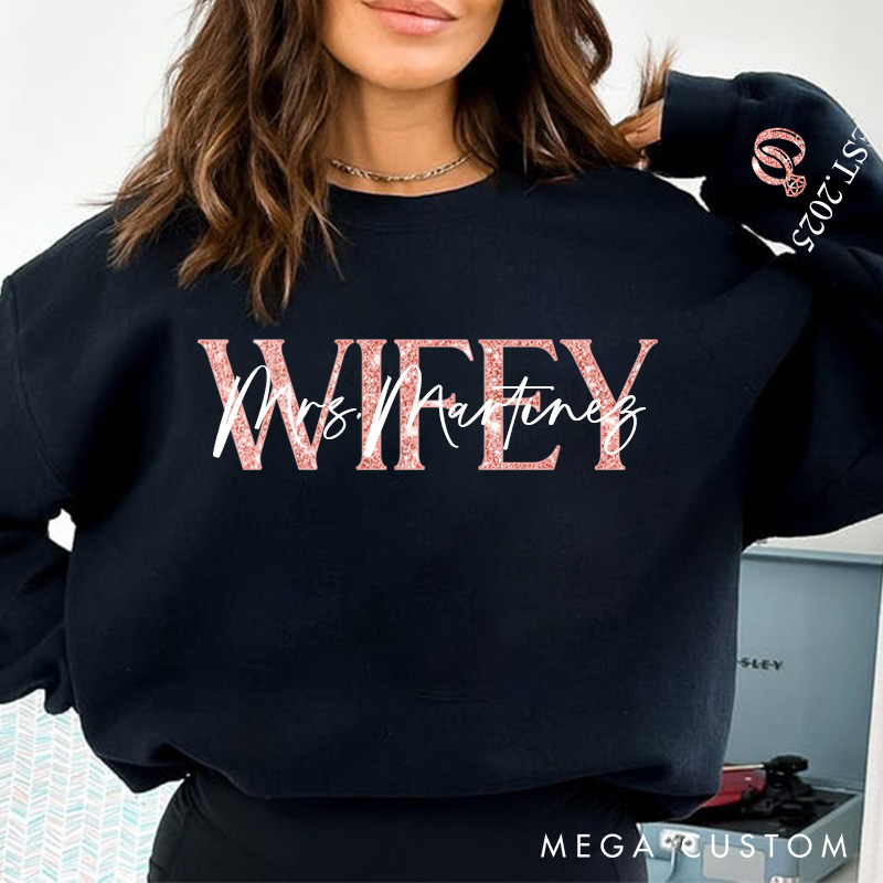 Personalized Wifey Hubby Couple Sweatshirt Custom Couple Sweatshirt Anniversary Gift Top for Husband Wife Holiday Shirt for Couple