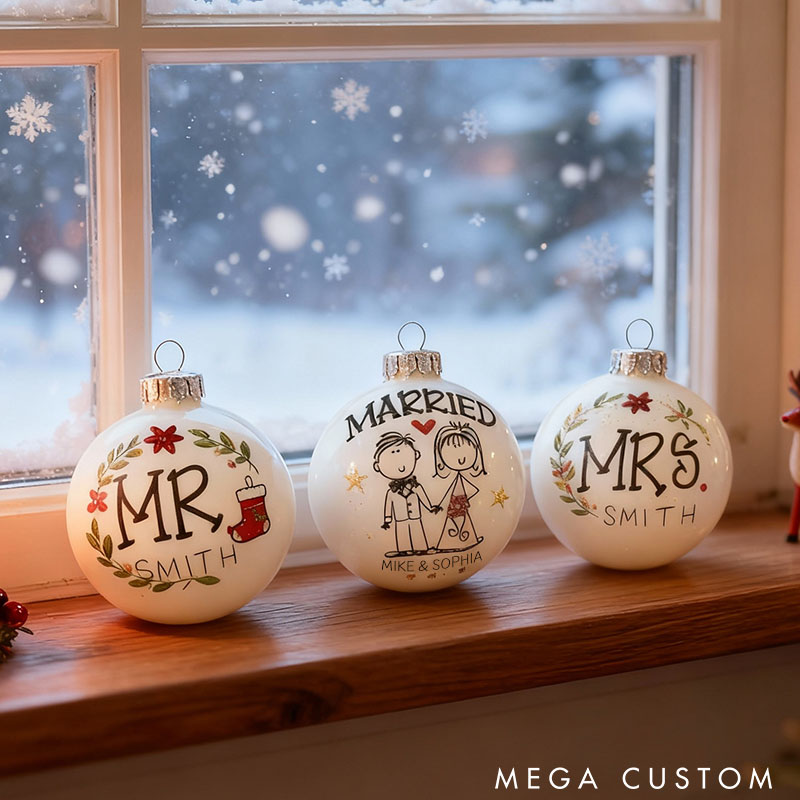 Personalized Mr and Mrs Married Christmas Ball Ornament Custom Newlyweds Name Hand-Painted Xmas Ball First Christmas Gift for Husband Wife