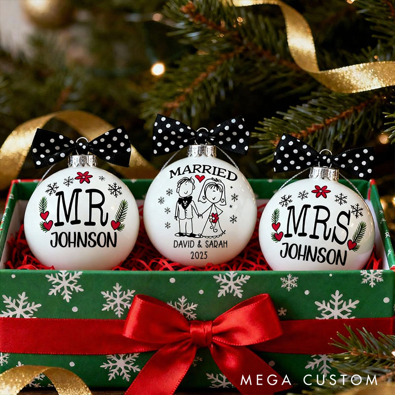 Personalized Married Christmas Bulb Custom Mr & Mrs Wedding Gift Ball  for Couple Christmas Ball Ornament Holiday Couple Gift Wedding Gift