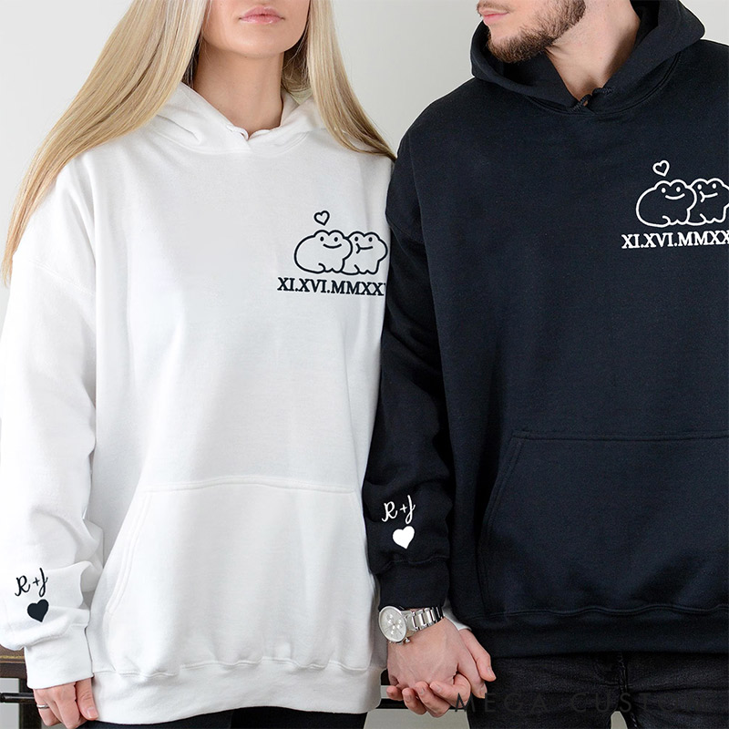 Personalized Couple Cute Frog Hoodie Costom Initial Date Matching Hoodie Anniversary Gift for Couple Wife Husband Gift for Girlfriend Boyfriend