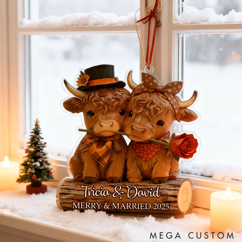Personalized Couple 2D Flat Printed Faux Wood Highland Cow Acrylic Christmas Ornament Newlywed Xmas Ornament Christmas Gift for Farm Animal Lovers
