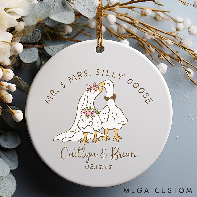 Personalized Couple Mr Mrs Silly Goose Ceramic Ornament Custom Name Christmas Gifts for Husband Wife Ornament for Couple Newlyweds Xmas Gift