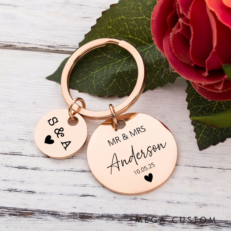 Personalized Mr and Mrs Anniversary Micro Keychain Engraved Name Keychain for Couple Anniversary Valentine's Day Keychain for Her Him