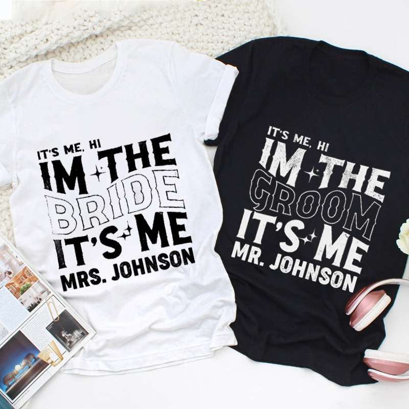 Personalized Modern Vintage It's Me Bride and Groom Matching Wedding Couple Classic T-Shirt