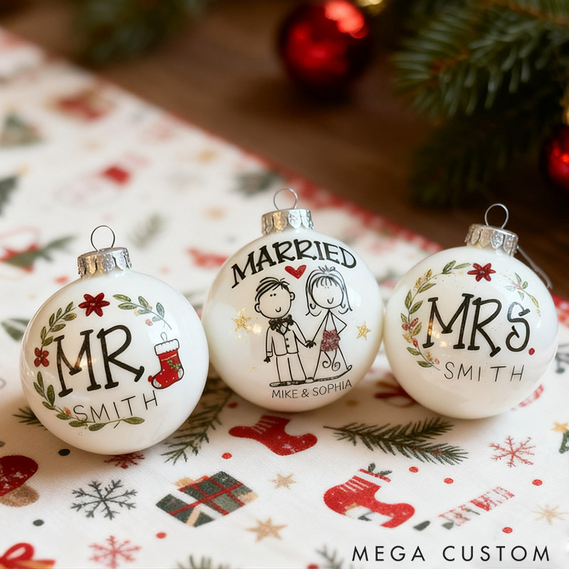 Personalized Mr and Mrs Married Christmas Ball Ornament Custom Newlyweds Name Hand-Painted Xmas Ball First Christmas Gift for Husband Wife
