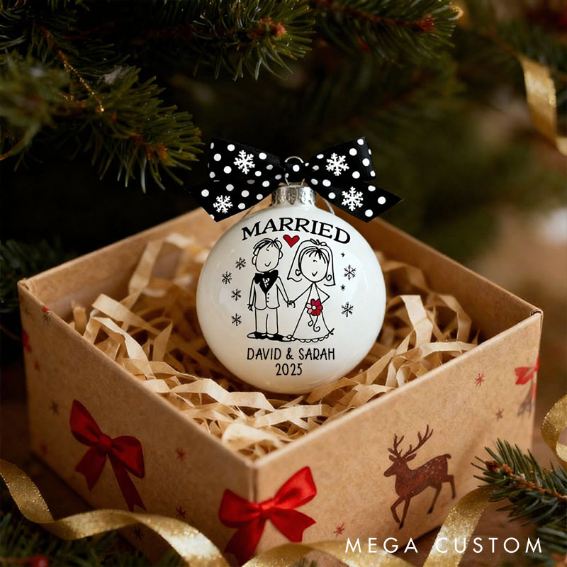 Personalized Married Christmas Bulb Custom Mr & Mrs Wedding Gift Ball  for Couple Christmas Ball Ornament Holiday Couple Gift Wedding Gift