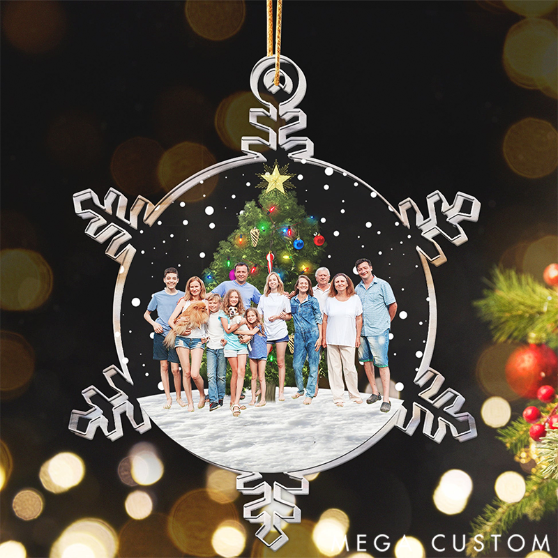 Personalized Christmas Snowflake Ornaments with Family Photos Bring a Heartwarming Holiday Surprise