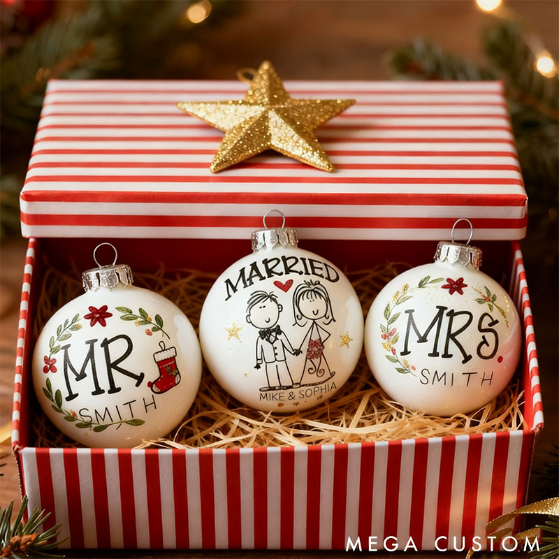 Personalized Mr and Mrs Married Christmas Ball Ornament Custom Newlyweds Name Hand-Painted Xmas Ball First Christmas Gift for Husband Wife