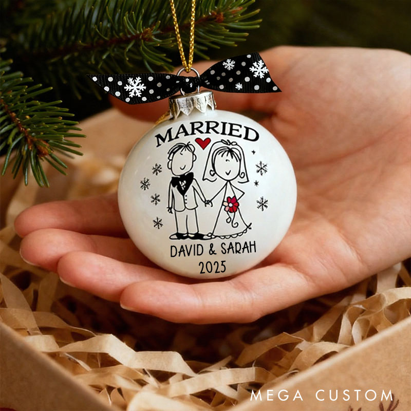 Personalized Married Christmas Bulb Custom Mr & Mrs Wedding Gift Ball  for Couple Christmas Ball Ornament Holiday Couple Gift Wedding Gift