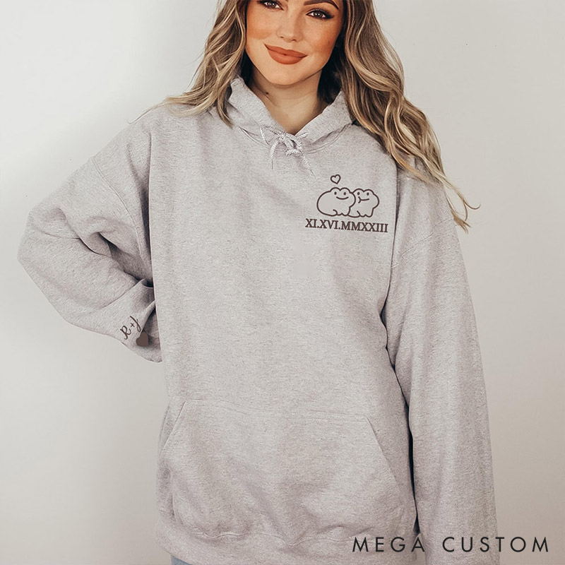 Personalized Couple Cute Frog Hoodie Costom Initial Date Matching Hoodie Anniversary Gift for Couple Wife Husband Gift for Girlfriend Boyfriend