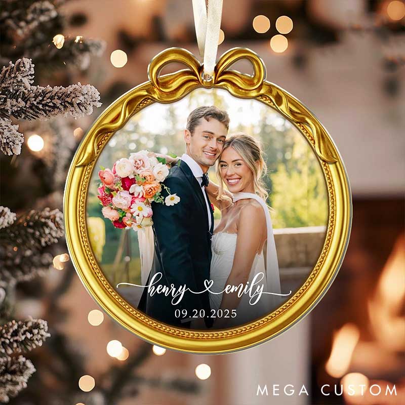 Personalized Couple Photo Gold Bow Frame Acrylic Christmas Ornament Newlyweds 2D Flat Printed Xmas Ornament from Picture First Christmas Married Gift