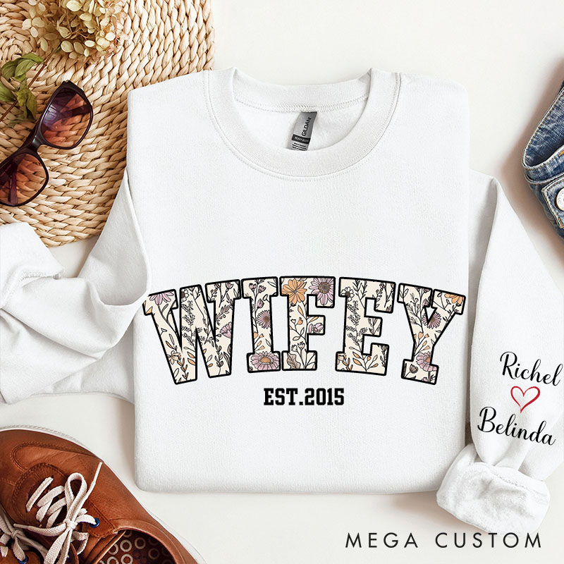Personalized Wildflowers Wifey Sweatshirt Floral Sweatshirt for Couples Valentine Anniversary Gift Top Sweatshirt for Wife