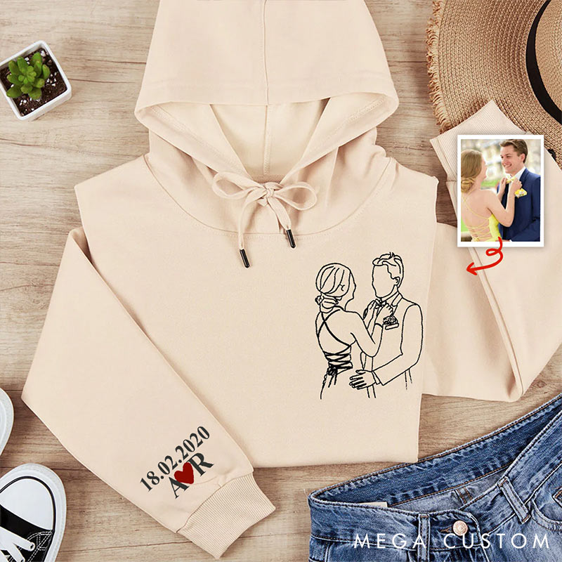Personalized Custom Photo Line Drawing couple Sweatshirt Custom Initial for Couple Anniversary Valentine's Gift for Wife Holiday Top Cloth for Wife