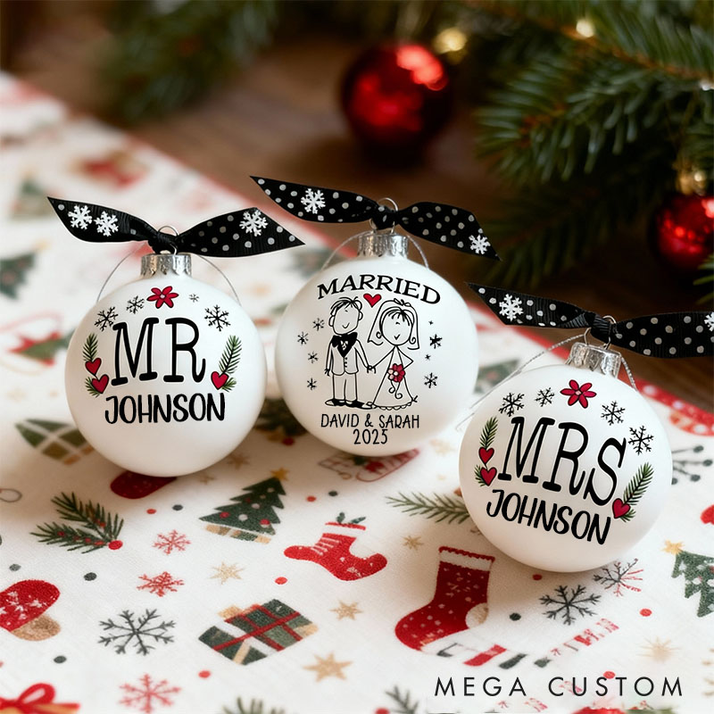 Personalized Married Christmas Bulb Custom Mr & Mrs Wedding Gift Ball  for Couple Christmas Ball Ornament Holiday Couple Gift Wedding Gift