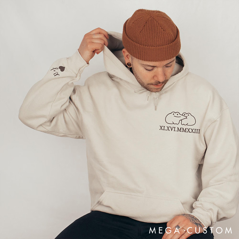 Personalized Couple Cute Frog Hoodie Costom Initial Date Matching Hoodie Anniversary Gift for Couple Wife Husband Gift for Girlfriend Boyfriend