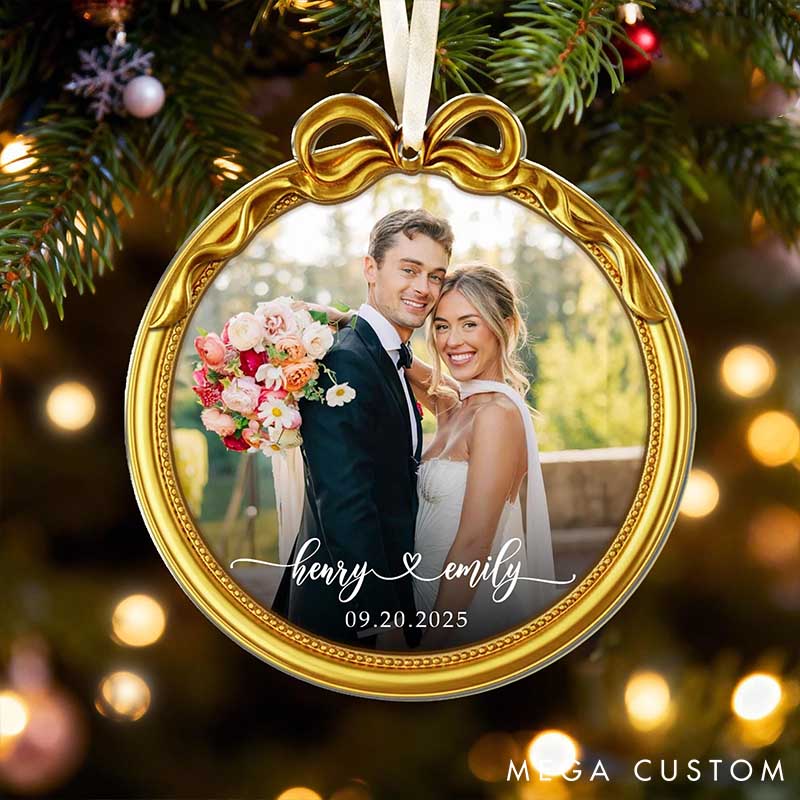 Personalized Couple Photo Gold Bow Frame Acrylic Christmas Ornament Newlyweds 2D Flat Printed Xmas Ornament from Picture First Christmas Married Gift