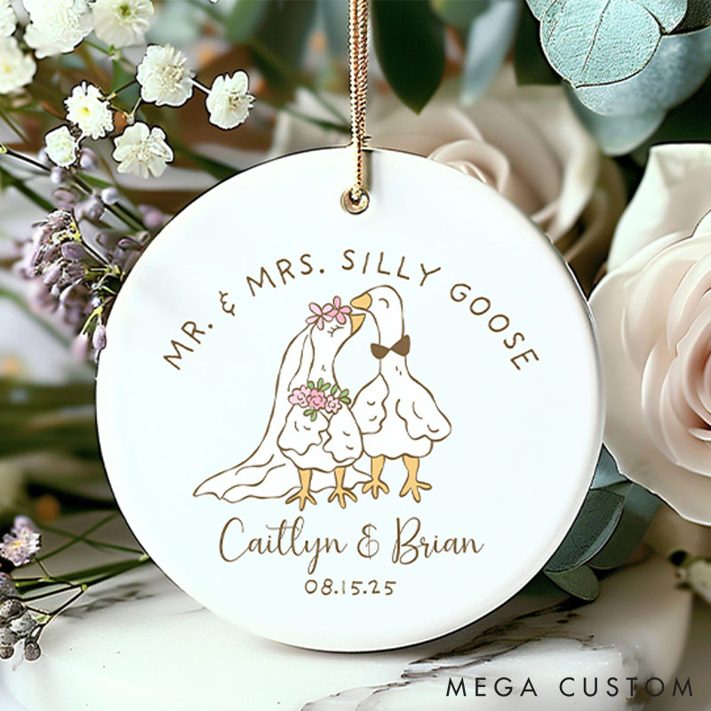 Personalized Couple Mr Mrs Silly Goose Ceramic Ornament Custom Name Christmas Gifts for Husband Wife Ornament for Couple Newlyweds Xmas Gift
