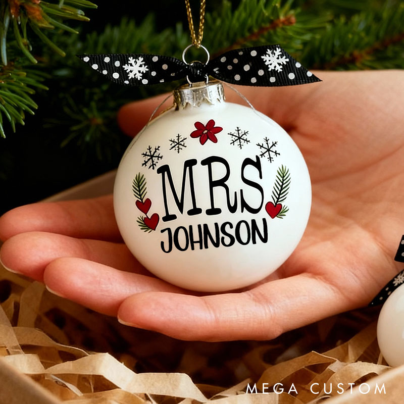 Personalized Married Christmas Bulb Custom Mr & Mrs Wedding Gift Ball  for Couple Christmas Ball Ornament Holiday Couple Gift Wedding Gift