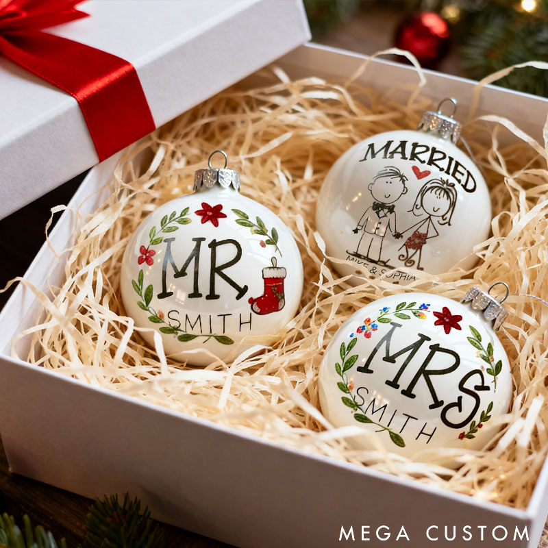 Personalized Mr and Mrs Married Christmas Ball Ornament Custom Newlyweds Name Hand-Painted Xmas Ball First Christmas Gift for Husband Wife