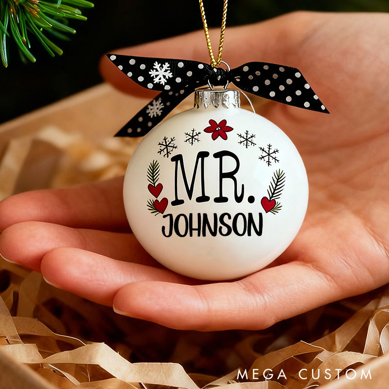 Personalized Married Christmas Bulb Custom Mr & Mrs Wedding Gift Ball  for Couple Christmas Ball Ornament Holiday Couple Gift Wedding Gift
