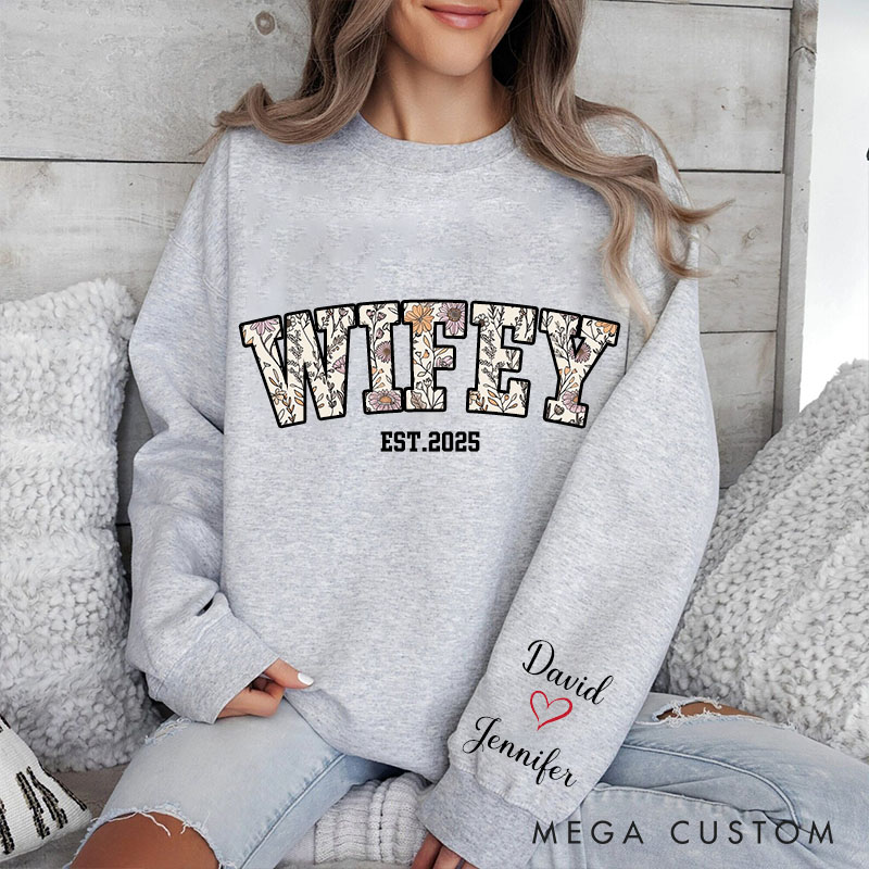 Personalized Wildflowers Wifey Sweatshirt Floral Sweatshirt for Couples Valentine Anniversary Gift Top Sweatshirt for Wife